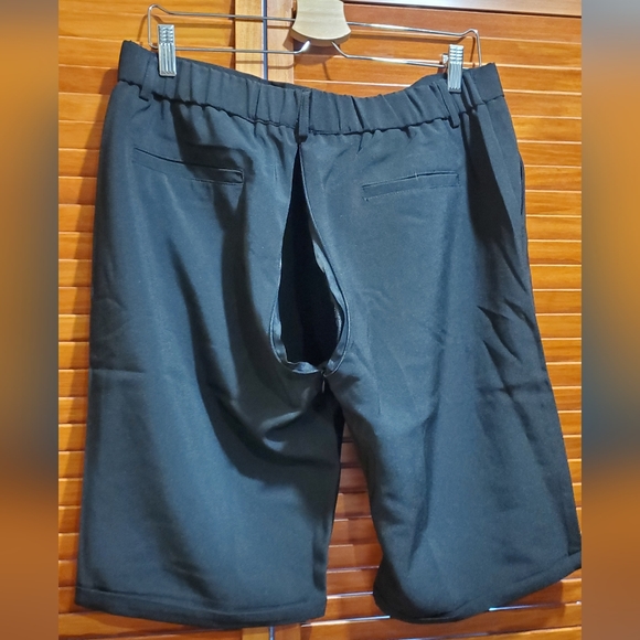Men's black cuffed shorts with hidden rear zipper - Picture 3 of 8